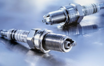 8-tips-reconocer-bujias-sanas-mecanica-automotriz-bogota-mantenimiento-electrico-reparacion-autos-mora-taller-ingenieria-motor